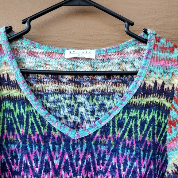 Colorful Patterned Tunic - Picture 2 of 7